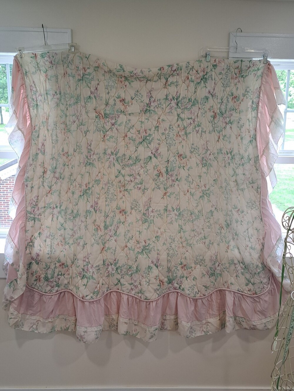 Vtg. Grannycore Floral Ruffled Cottagecore Fairycore Twin Size Bed Spread.